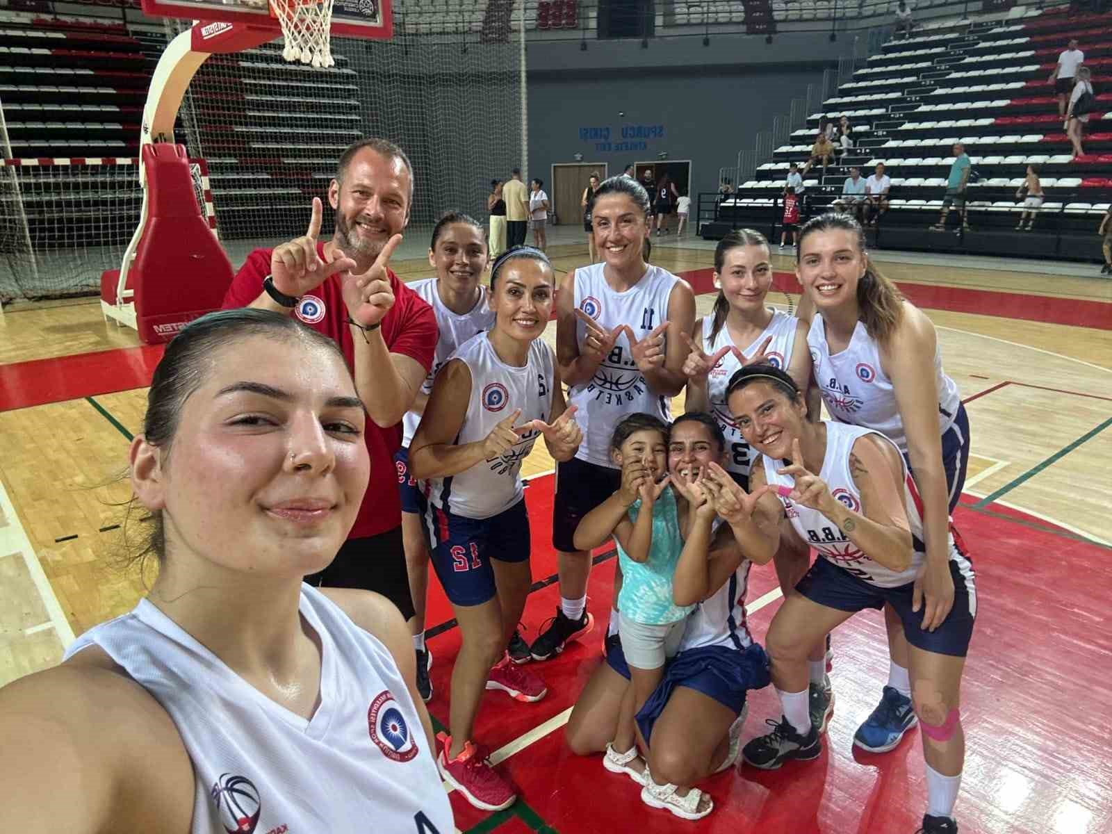 Antalya B&uuml;y&uuml;kşehir Belediyesi, B&uuml;y&uuml;k Kadınlar Kategorisi&rsquo;nde şampiyon oldu
