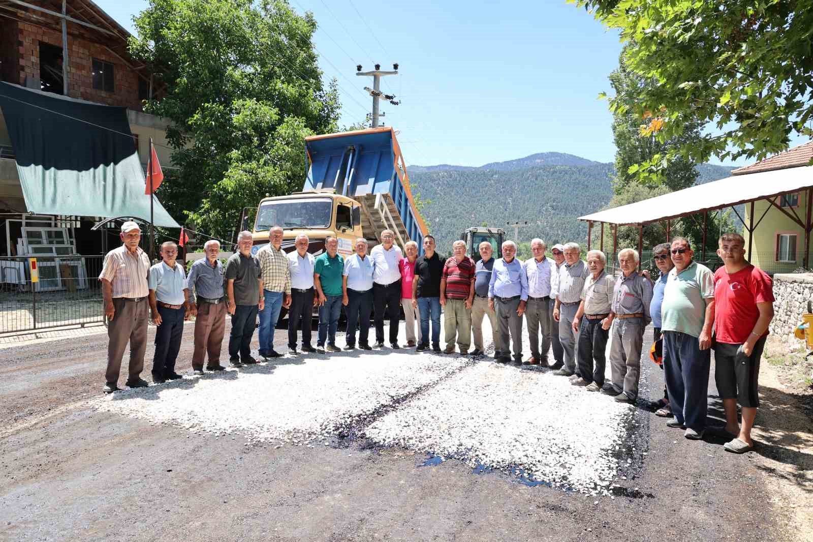 Kaş Beldibi ve S&uuml;tleğen Grup Yolu asfaltlanıyor
