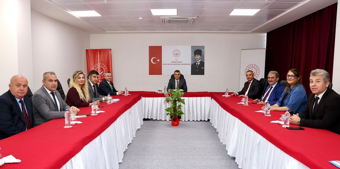 Vali Toros, Aile ve Sosyal Hizmetler İl Müdürlüğünde değerlendirme toplantısı yaptı
