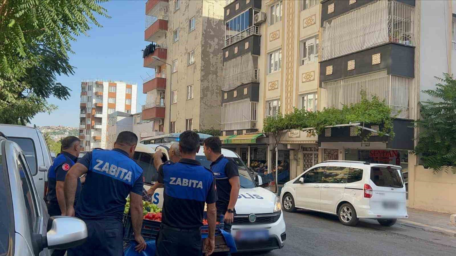 Siirt&rsquo;te kaldırım ve yol işgaliyle m&uuml;cadele s&uuml;r&uuml;yor
