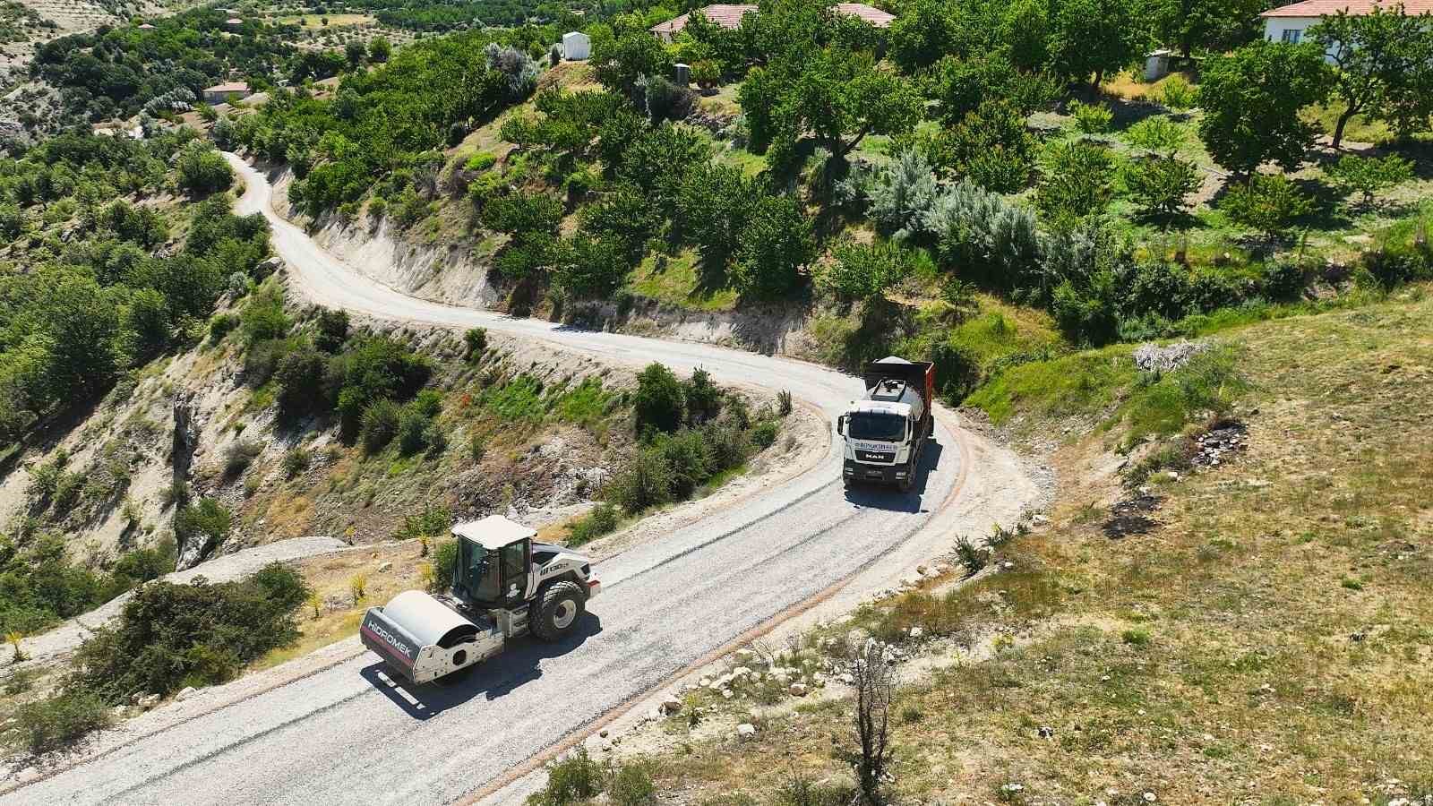 Büyükşehir Belediyesi Bağköy Mahallesi’nin yolunu güvenli hale getirdi