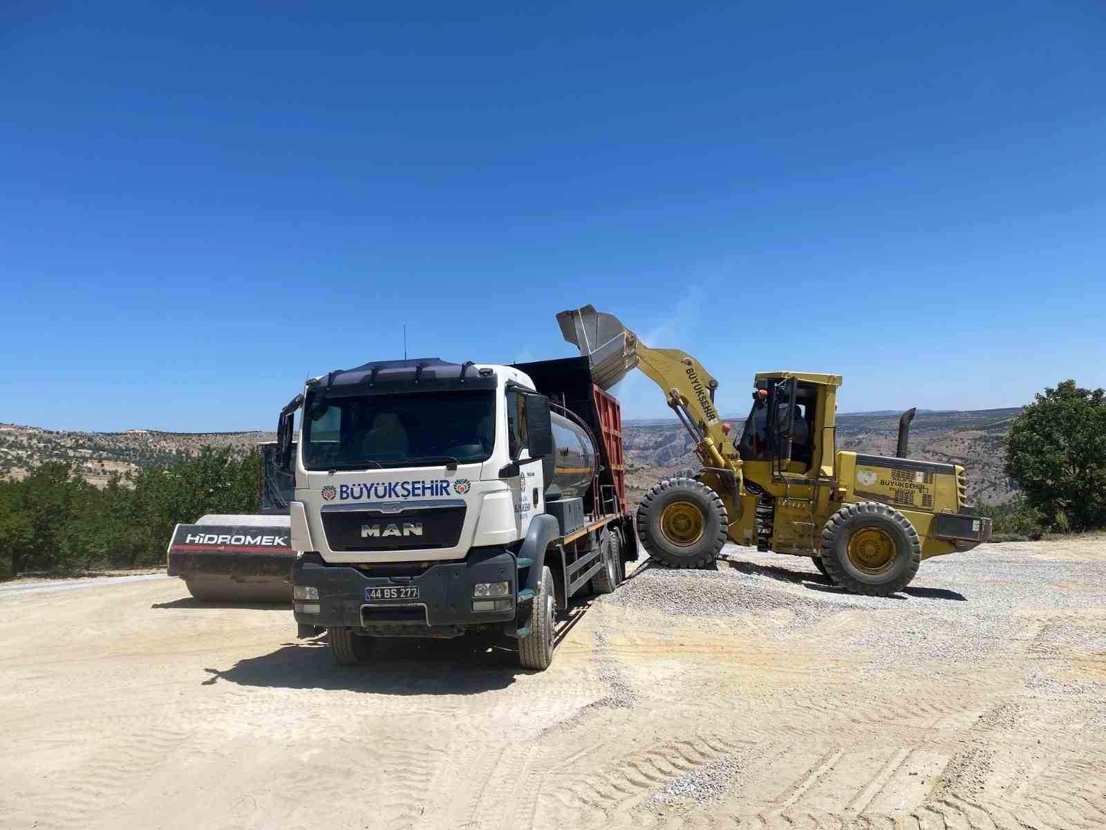 B&uuml;y&uuml;kşehir Belediyesi Bağk&ouml;y Mahallesi&rsquo;nin yolunu g&uuml;venli hale getirdi
