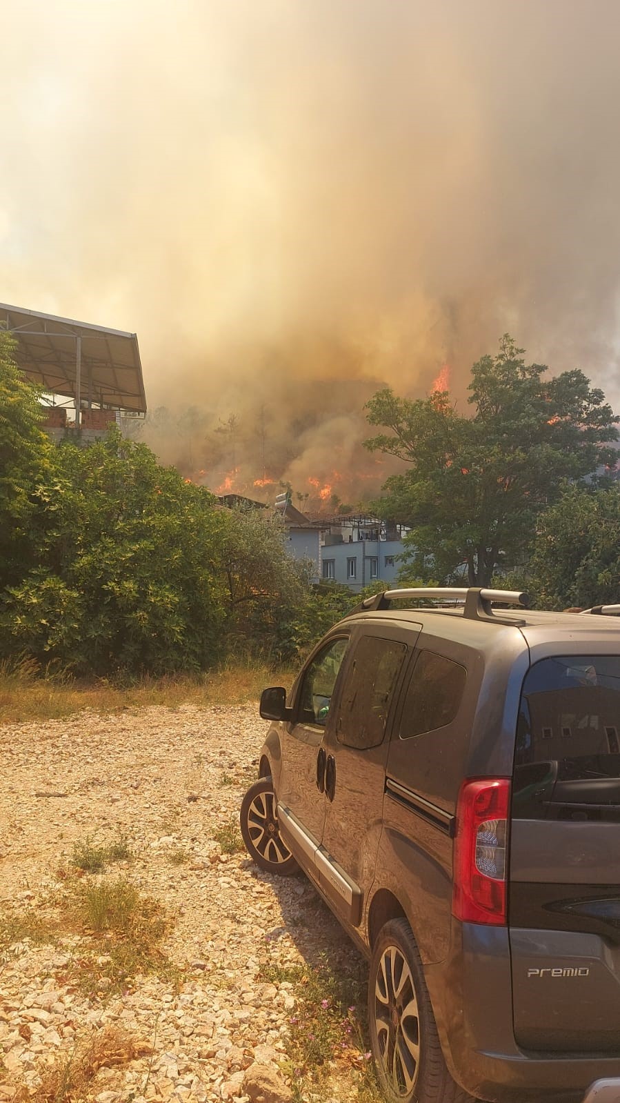 B&uuml;y&uuml;kşehir&rsquo;den İsmetiye&rsquo;deki yangına hızlı m&uuml;dahale
