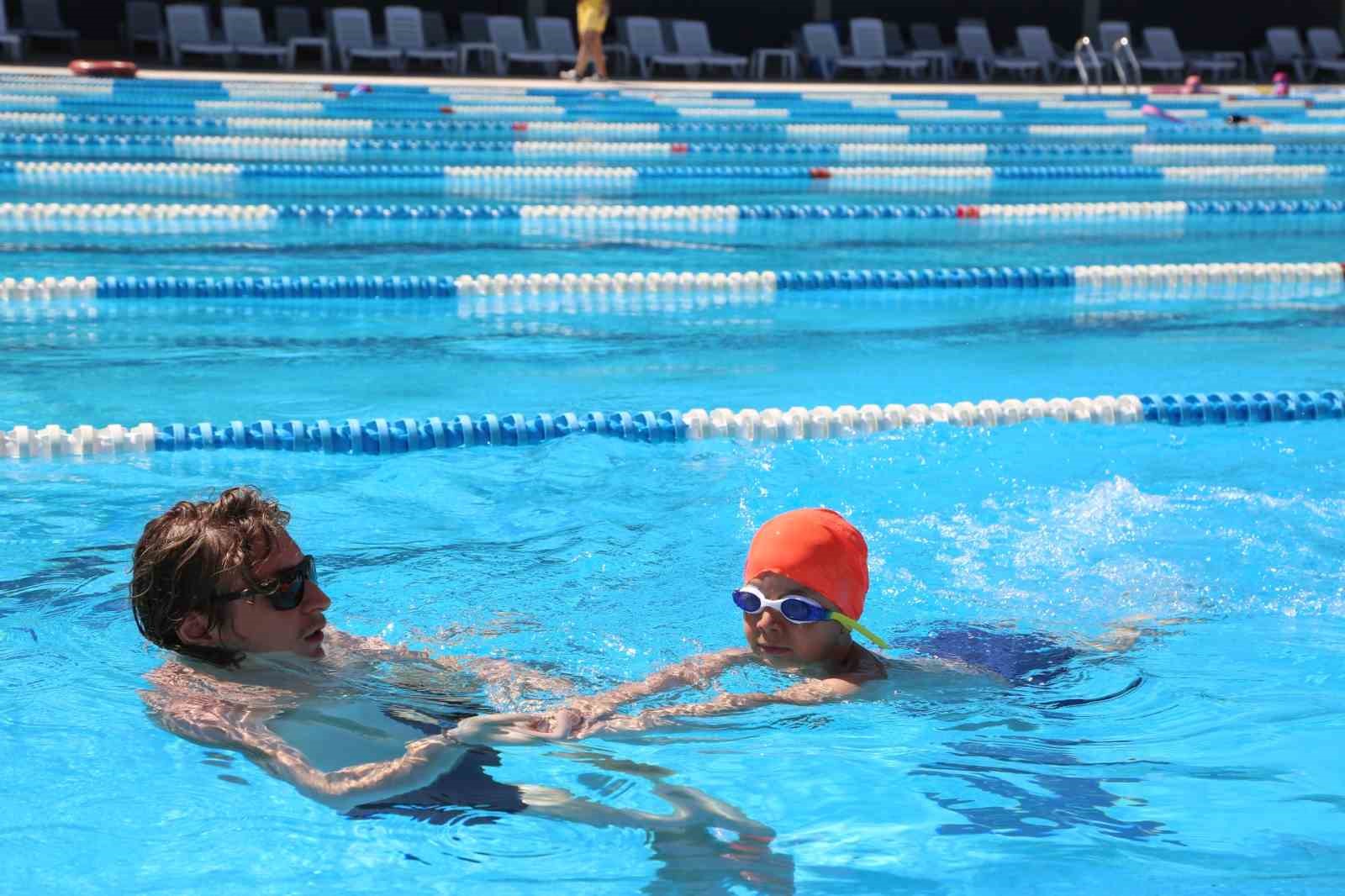 "Temiz Havuz" sertifikalı Konak A&ccedil;ık Y&uuml;zme Havuzu&rsquo;nda sezon başladı
