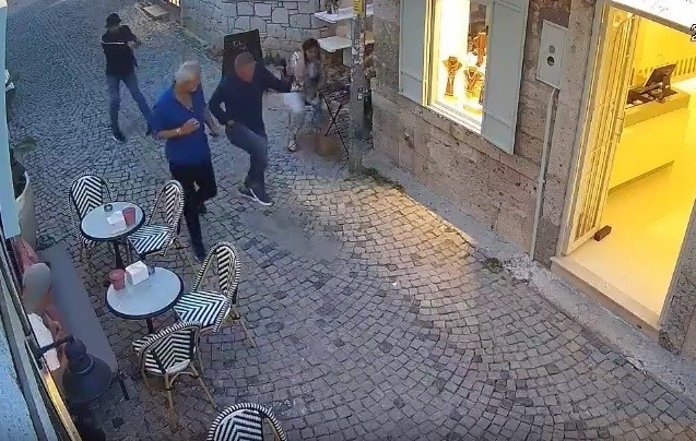 Çeşme’de iş insanına silahlı saldırıda bulunan 6 şüpheli tutuklandı