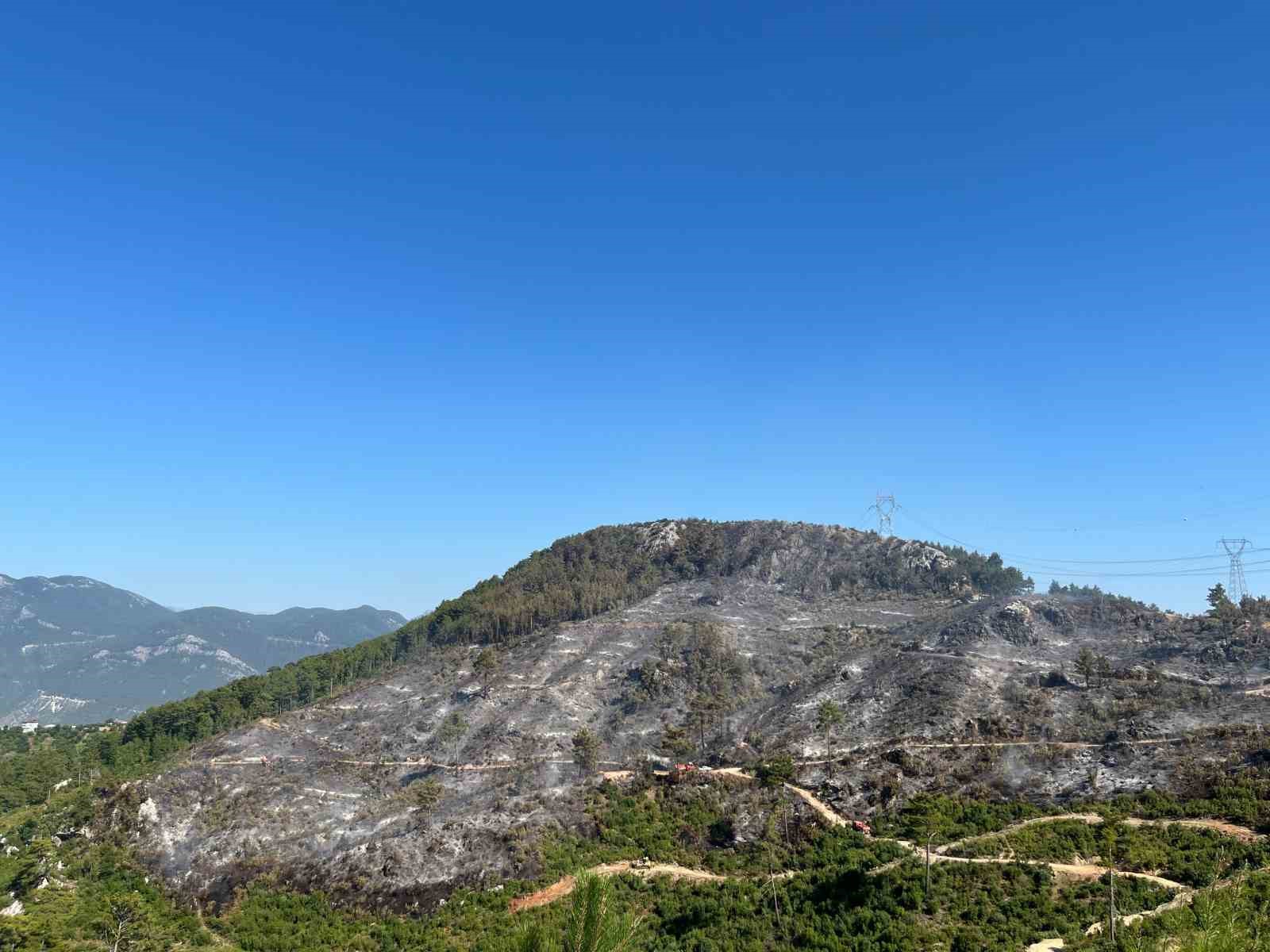 Alanya Kızılalan&rsquo;da &ccedil;ıkan yangın yaklaşık 10 saat sonra kontrol altına alındı
