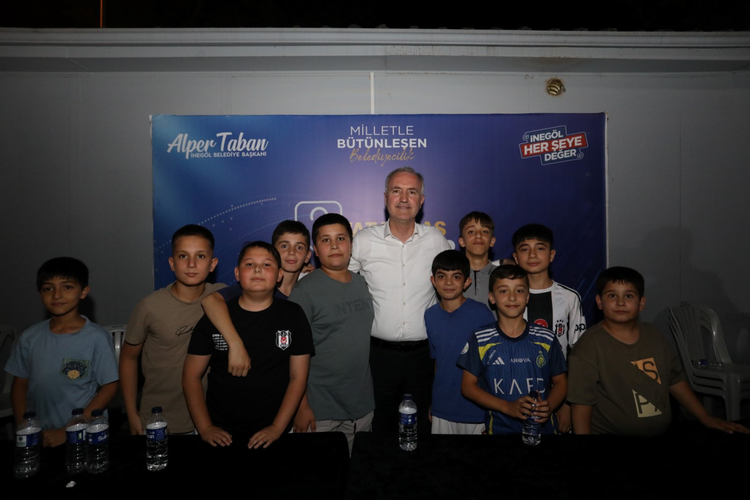 Başkan Alper Taban Sinanbey’de vatandaşlarla buluştu
