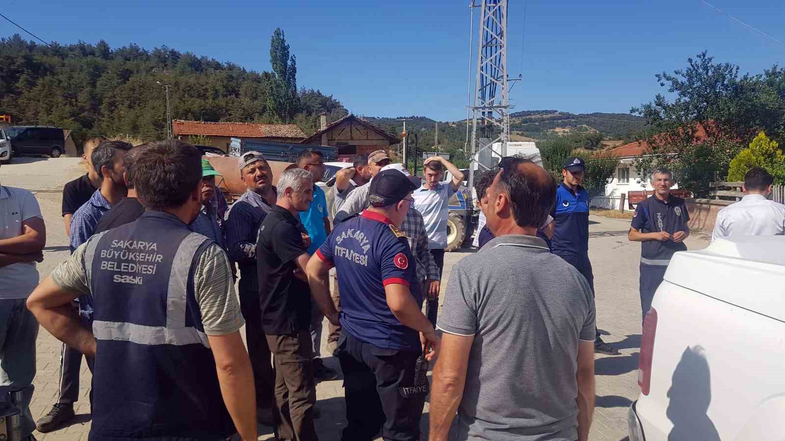 Orman yangını sebebiyle evlerinden tahliye edilen vatandaşın endişeli bekleyişi sürüyor