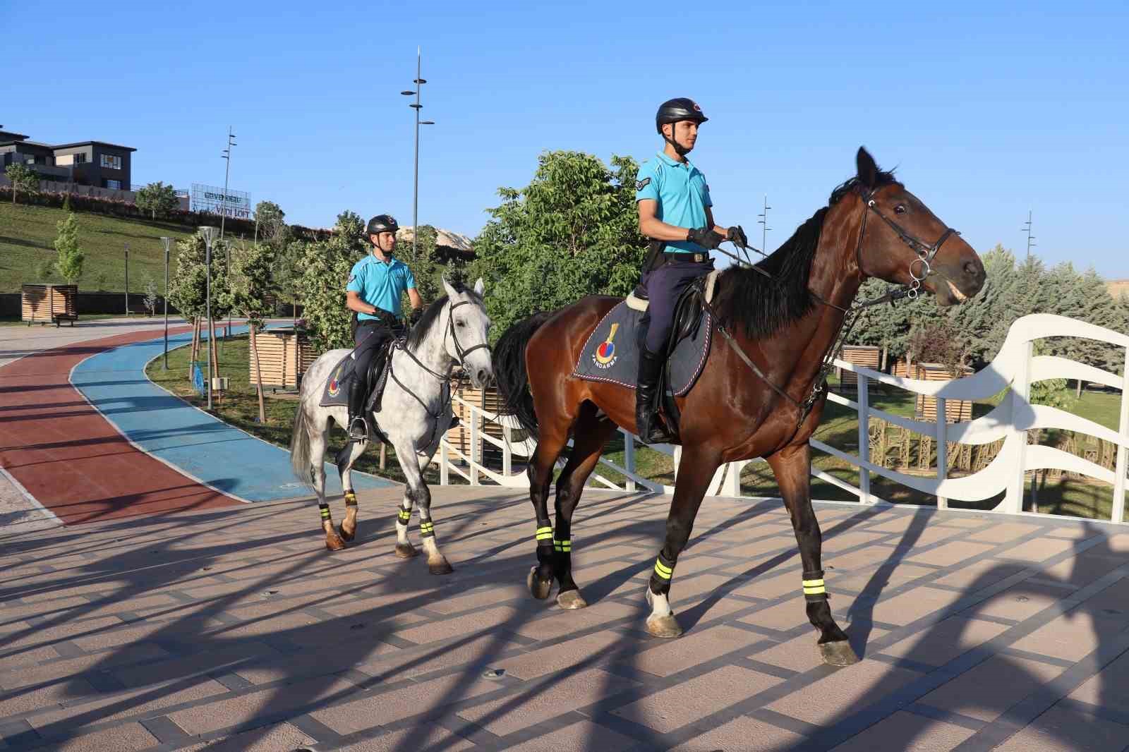 Gaziantep’te atlı jandarma birlikleri görev başında