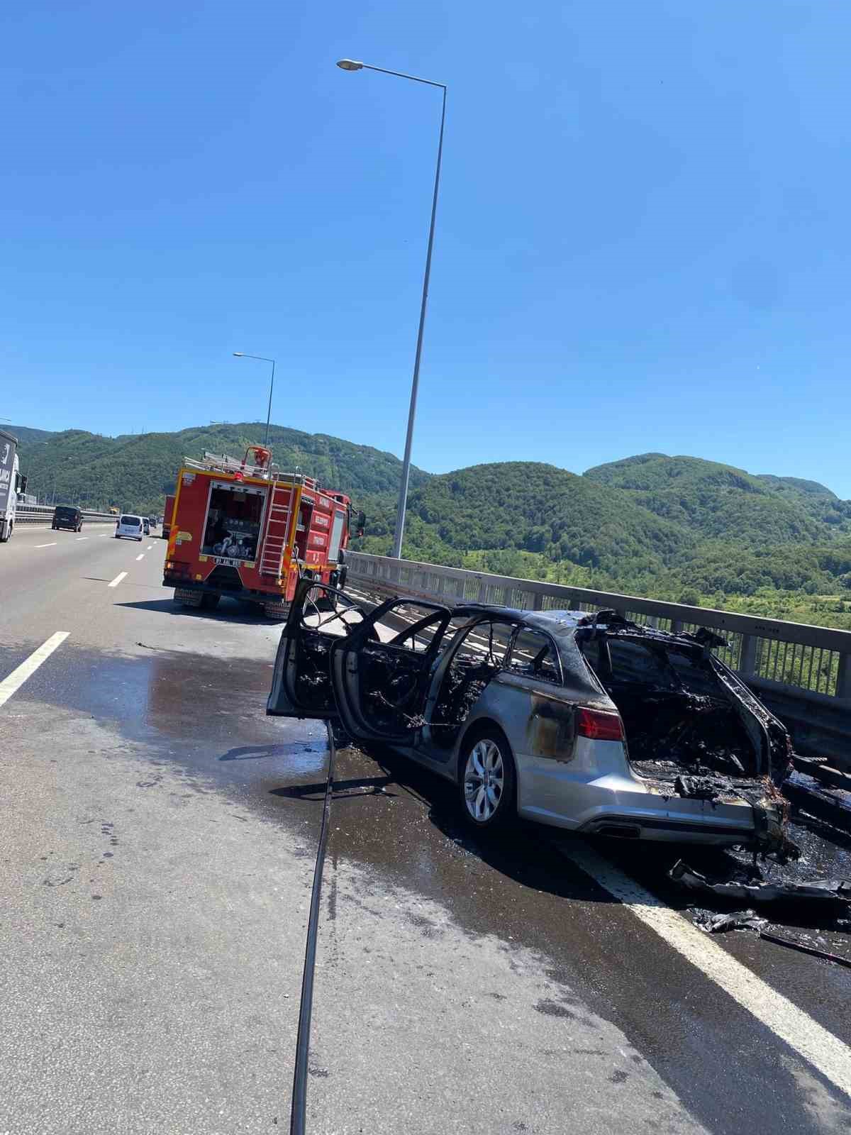 Bolu Dağı ge&ccedil;işinde otomobil k&uuml;le d&ouml;nd&uuml;
