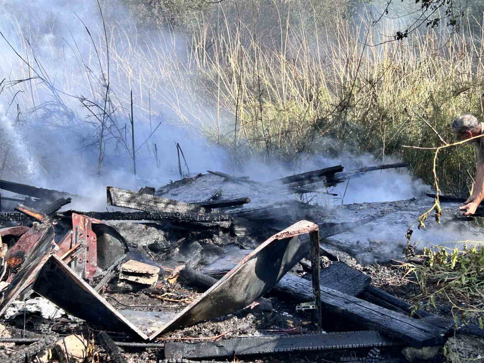 Hatay’da baraka alevlere teslim oldu