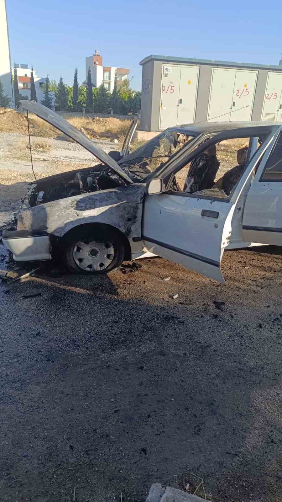 Adıyaman’da seyir halindeki otomobil alev aldı