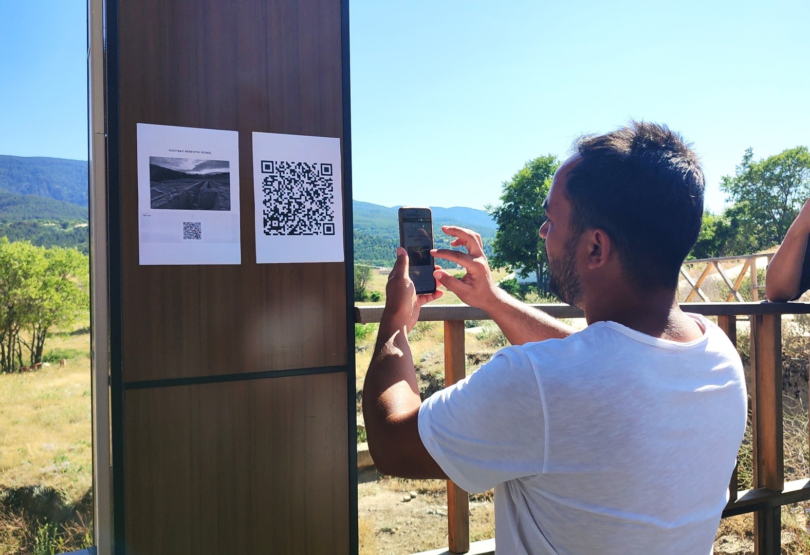 Yerli ve yabancı ziyaretçiler Hadrianopolis Antik Kentini QR kodla tanıyacak