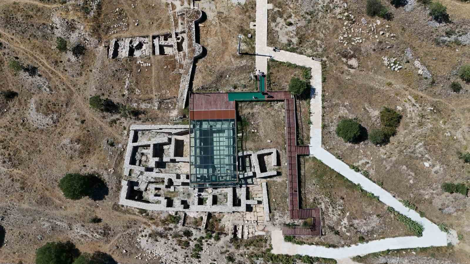 Yerli ve yabancı ziyaret&ccedil;iler Hadrianopolis Antik Kentini QR kodla tanıyacak
