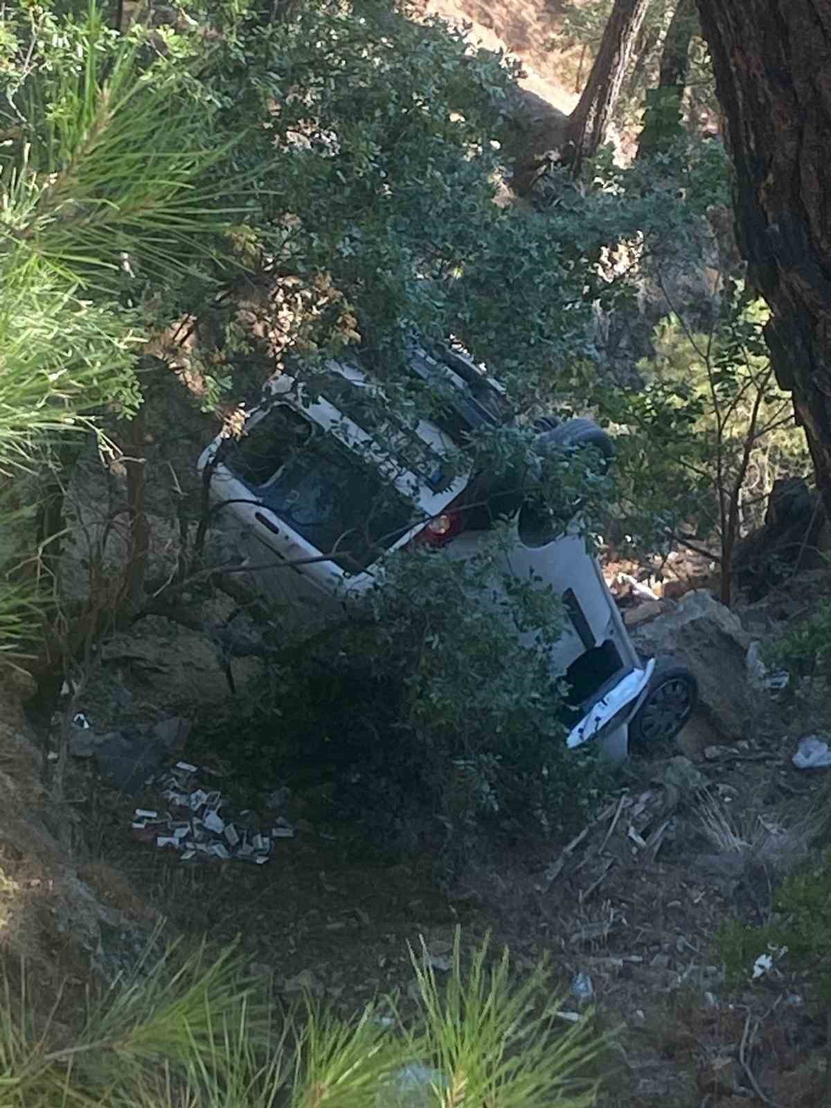 Balıkesir&rsquo;de ara&ccedil; dere yatağına u&ccedil;tu: 1 &ouml;l&uuml;
