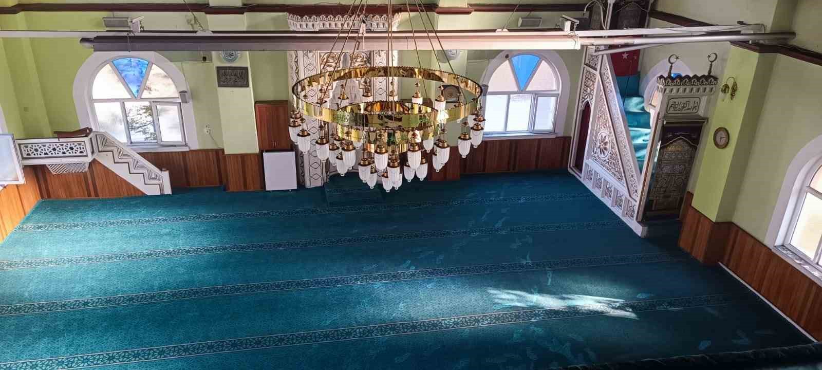 Osmancık&rsquo;ta camide &ccedil;ıkan yangın s&ouml;nd&uuml;r&uuml;ld&uuml;
