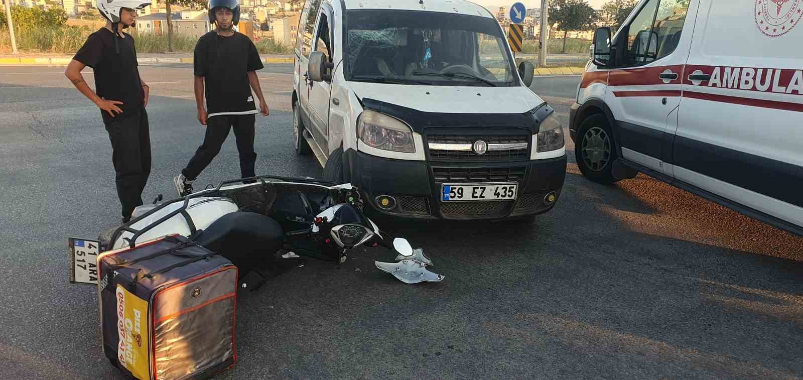 Hafif ticari araç ile çarpışan motosikletli ağır yaralandı