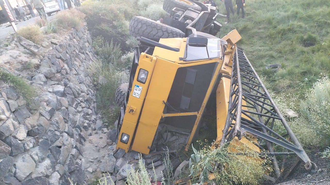 Vinç operatörü kurtulmaya çalışırken canından oldu