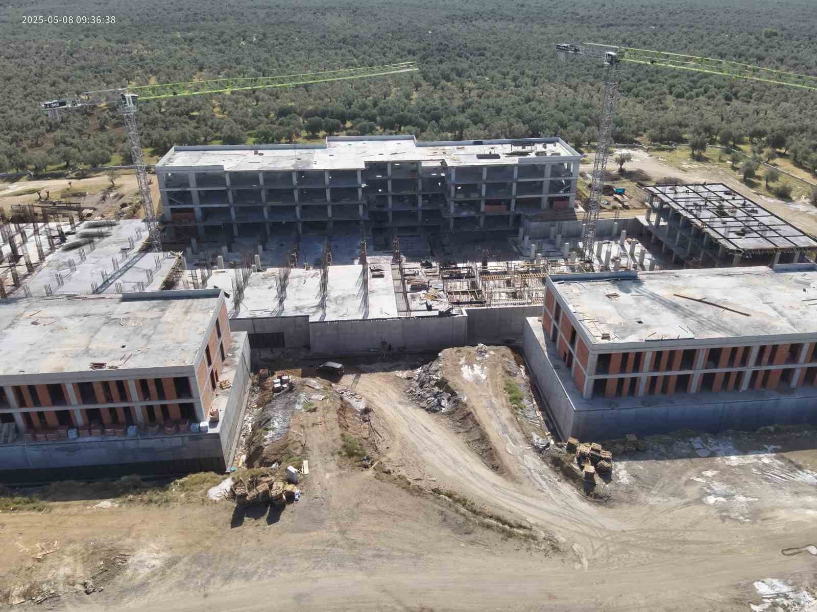 Edremit’te 300 yataklı yeni devlet hastanesi inşaatı yükseliyor