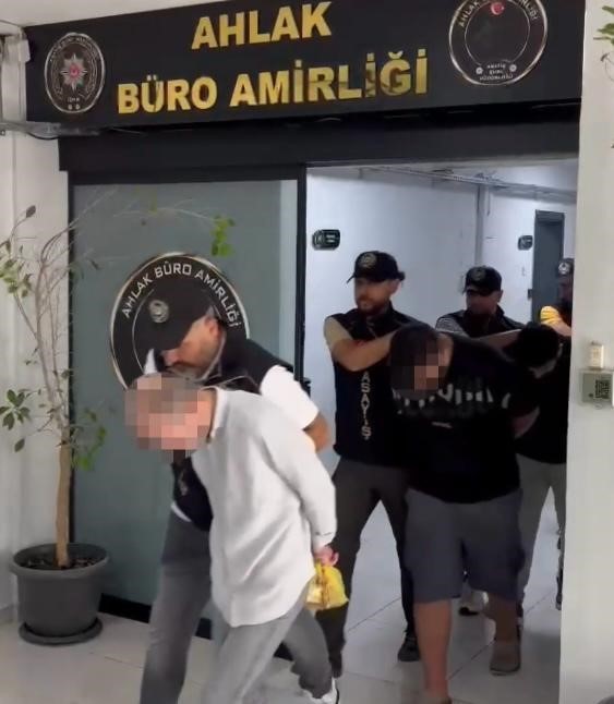 İzmir merkezli 7 ilde fuhuş operasyonu: 14 gözaltı
