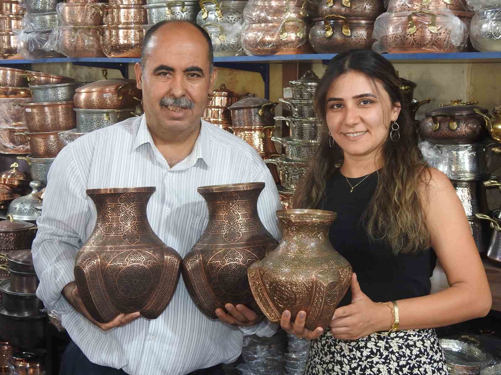 Bakırdan yapılan Hitit vazo takımı fiyatıyla dudak uçuklatıyor