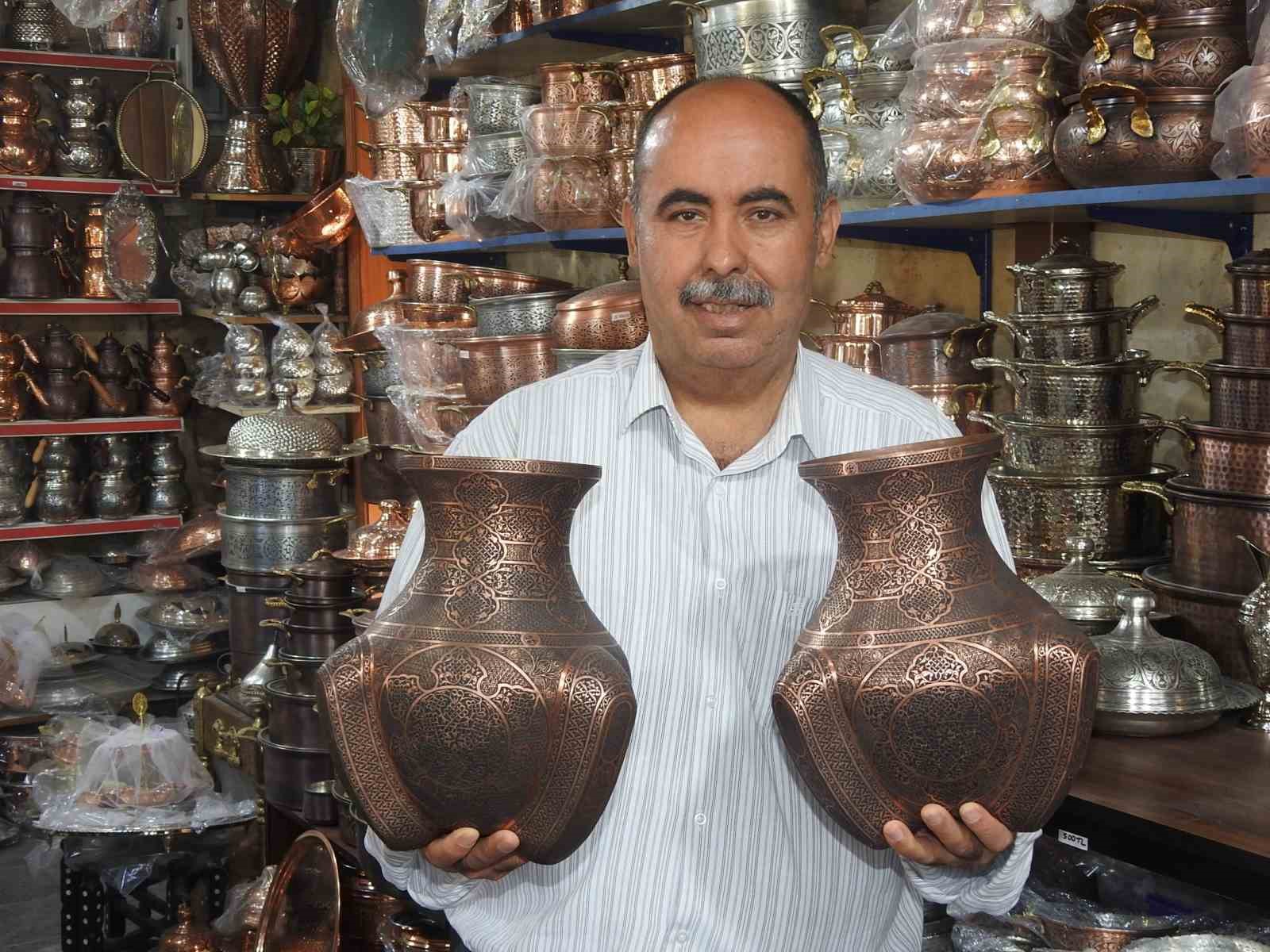 Bakırdan yapılan Hitit vazo takımı fiyatıyla dudak uçuklatıyor
