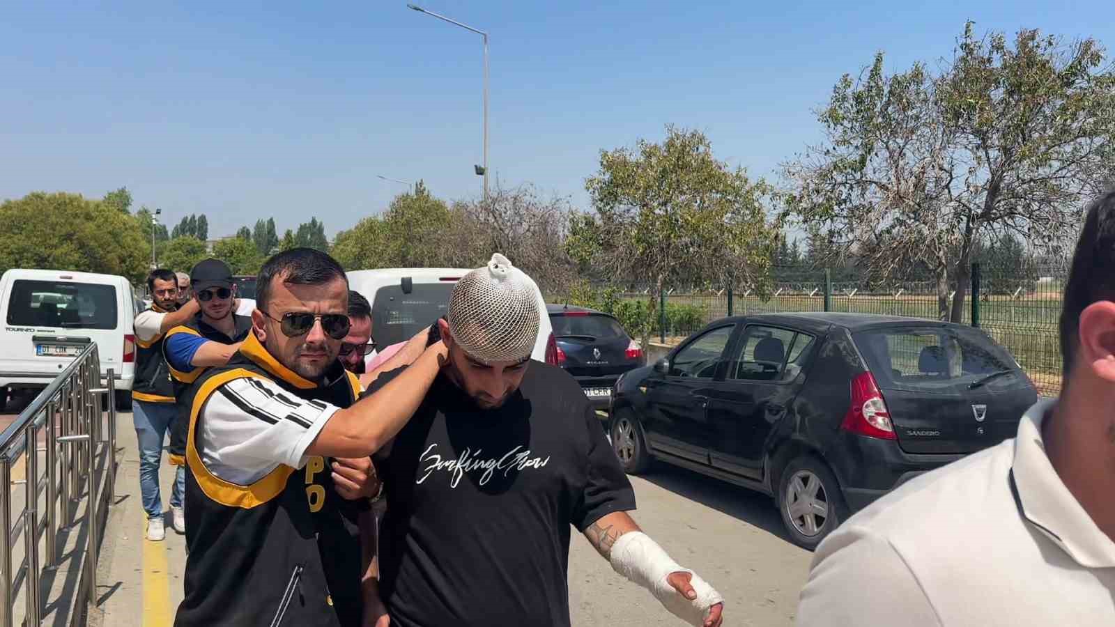 Adana’da muhtarı darbeden şüpheliler tutuklandı