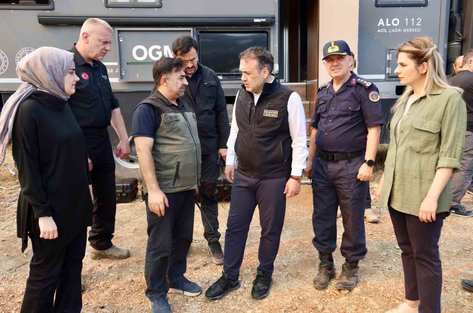 Vali S&ouml;zer, yangın b&ouml;lgesinde inceleme yaptı
