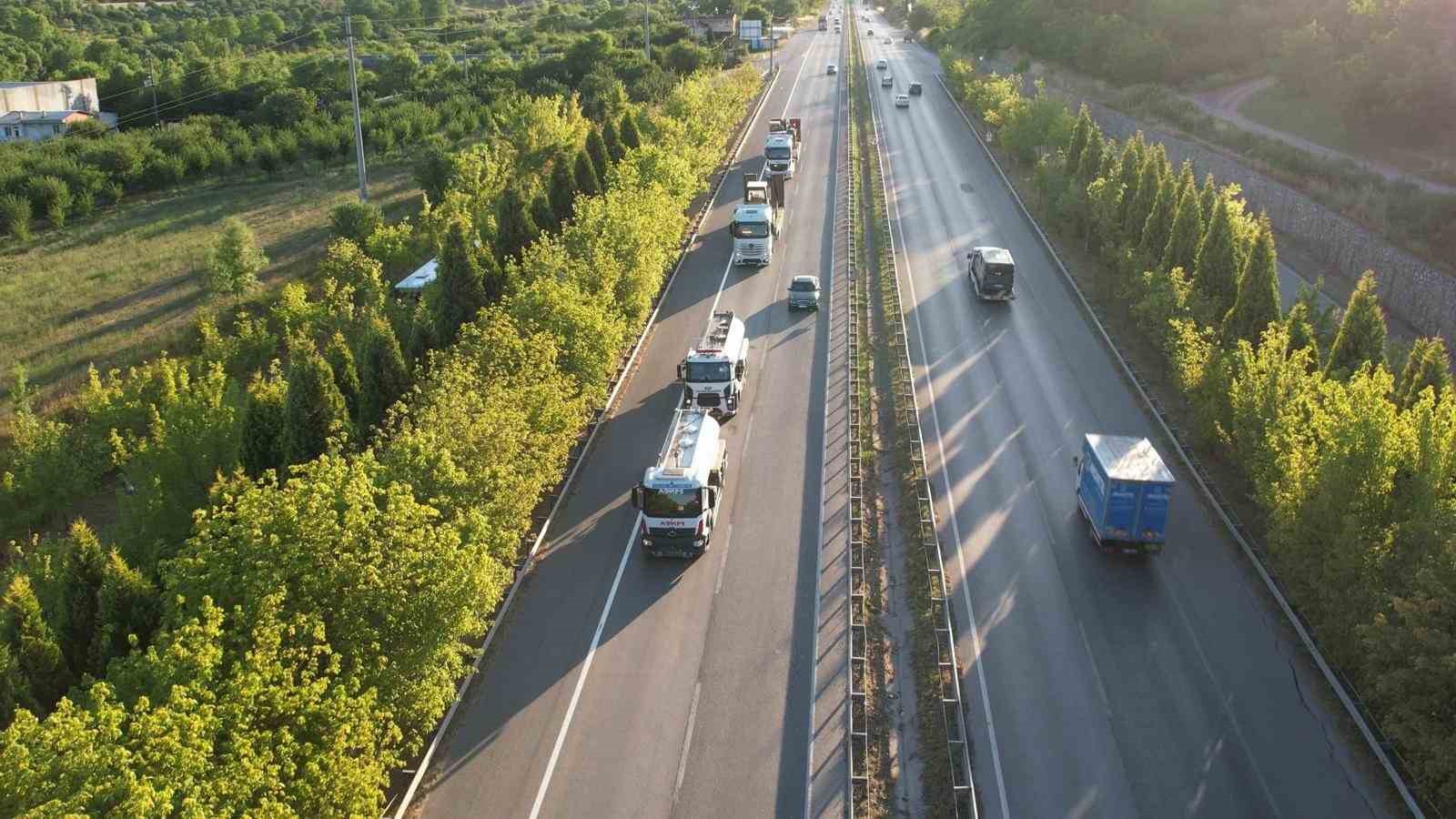 Kocaeli B&uuml;y&uuml;kşehir, Sakarya&rsquo;nın yardımına koştu
