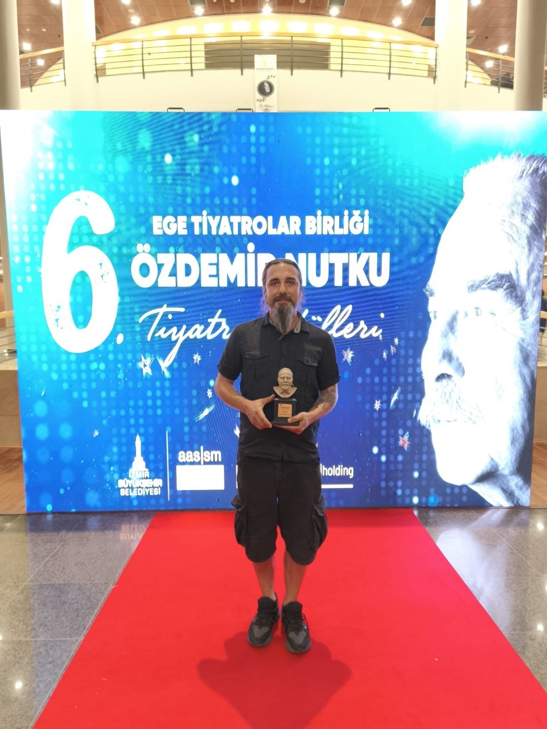 Bodrum Belediyesi Şehir Tiyatrosu ödülle döndü
