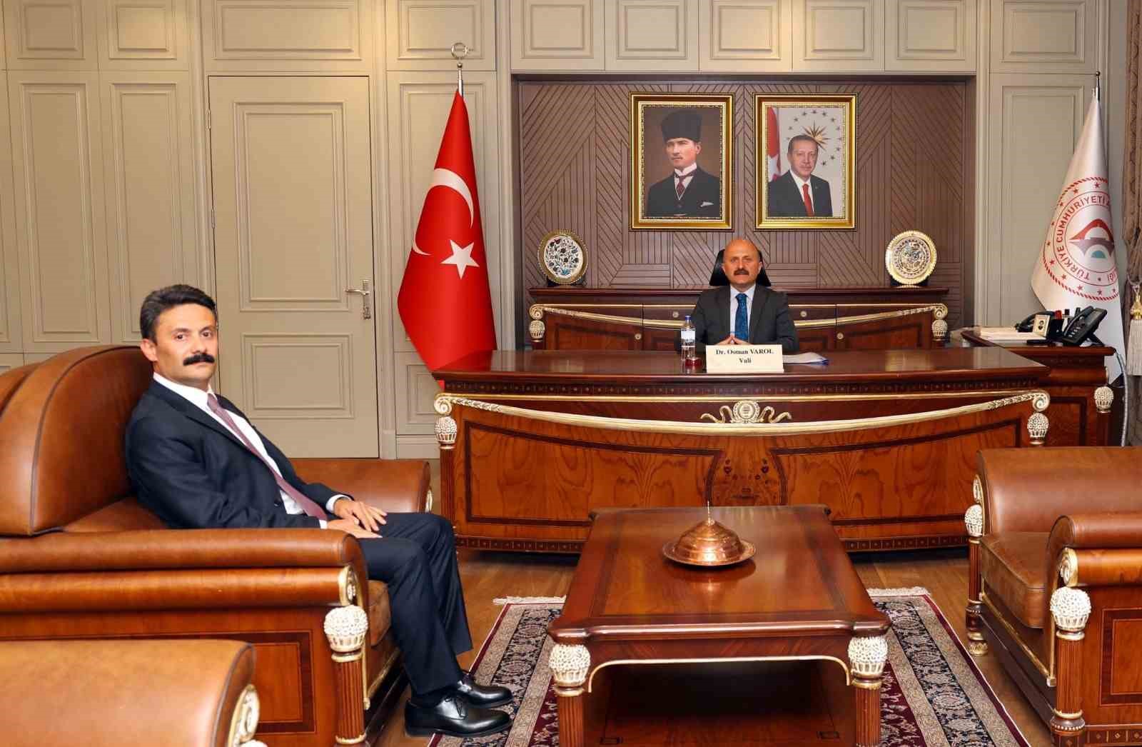 Besni Kaymakamı Ahmet Oğuz Aslan görevine başladı

