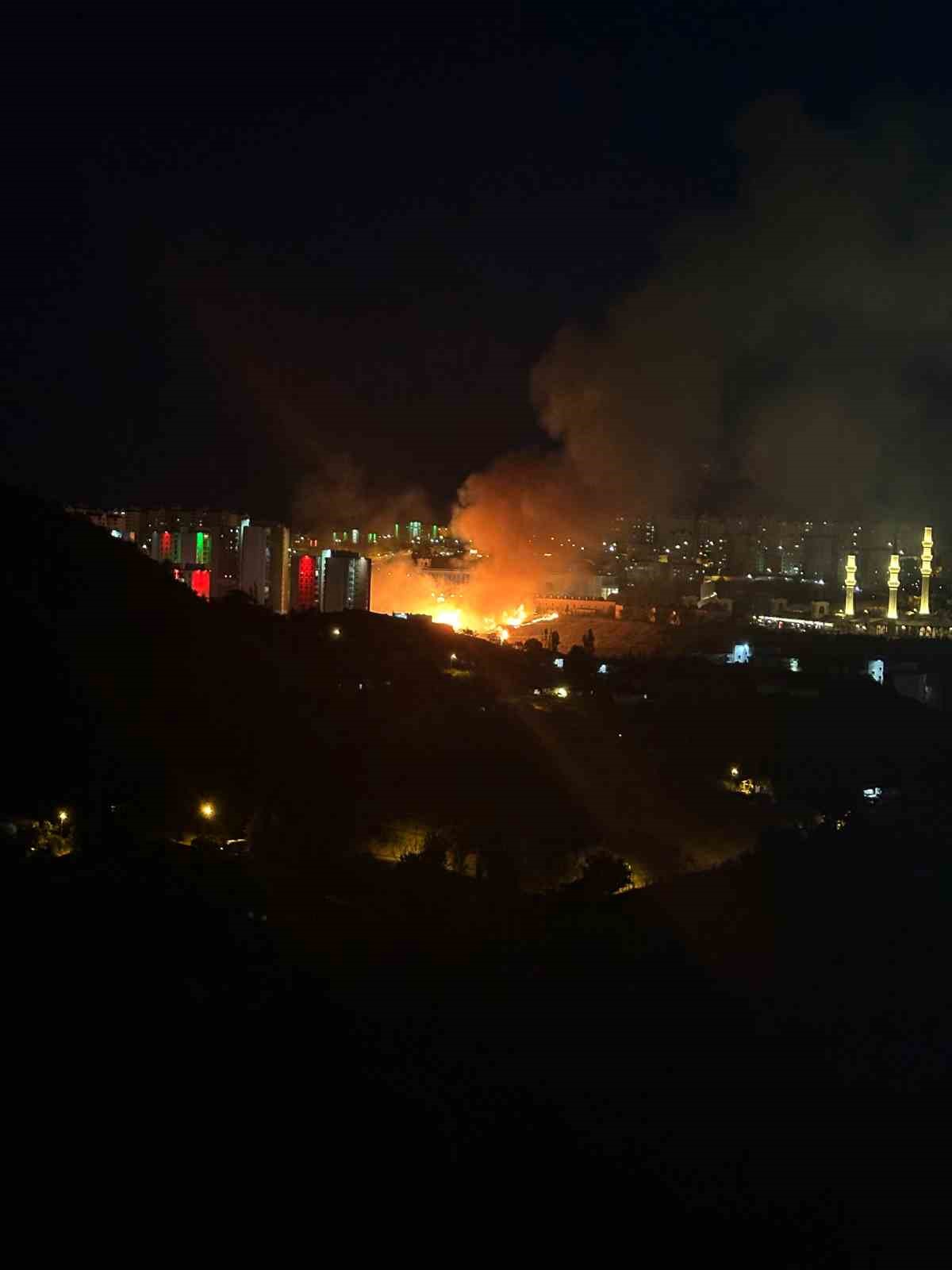 Ankara’daki arazi yangını söndürüldü
