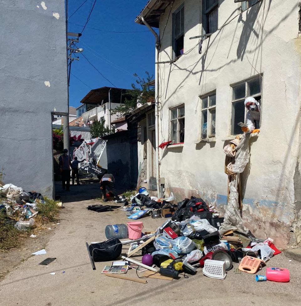 Bursa&rsquo;da &ccedil;&ouml;p ev mahalleyi canından bezdirdi
