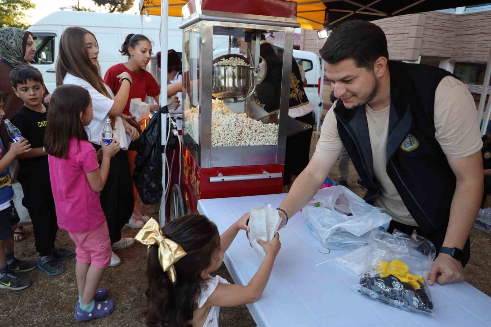 A&ccedil;ık hava sinema keyfi Duraklar k&ouml;y&uuml;nde
