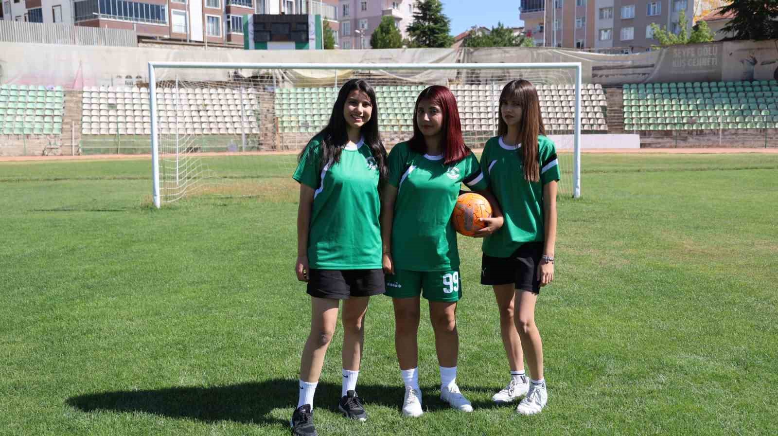 "Futbol erkek işi" diyenlere cevabı sahada verdiler