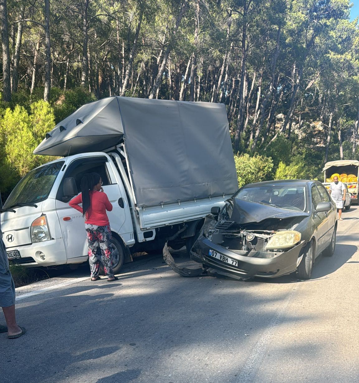 Kamyonete çarpan otomobil sürücüsü hayatını kaybetti