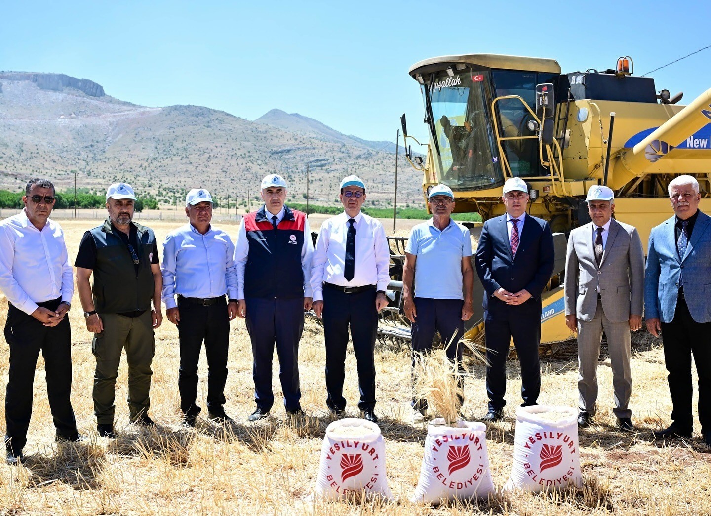 Başkan Ge&ccedil;it, "&Ccedil;ift&ccedil;imizin yanındayız, &uuml;retimin destek&ccedil;isiyiz"
