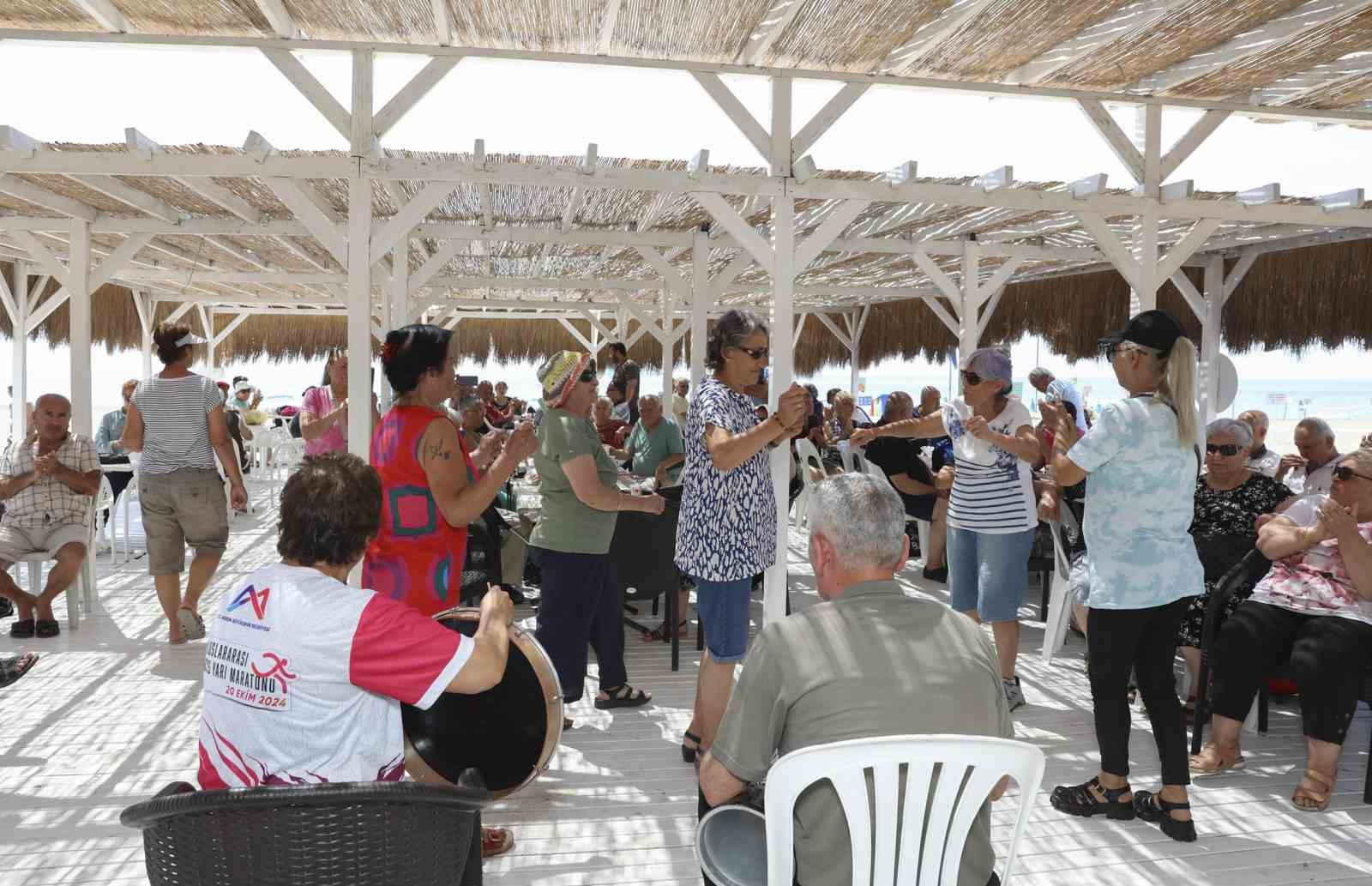 Mersin&rsquo;de emeklilere &rsquo;Yaza Merhaba&rsquo; etkinliği
