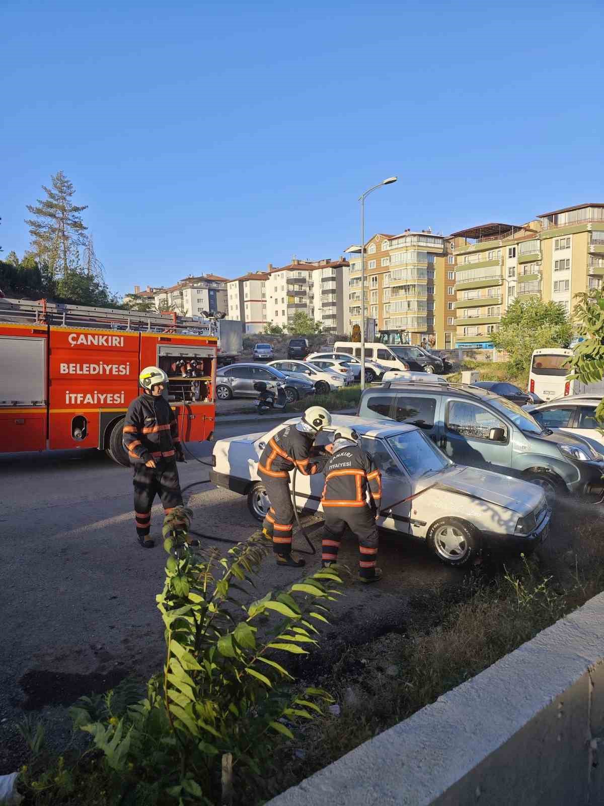 Fiat-Tofaş otomobil alevlere teslim oldu