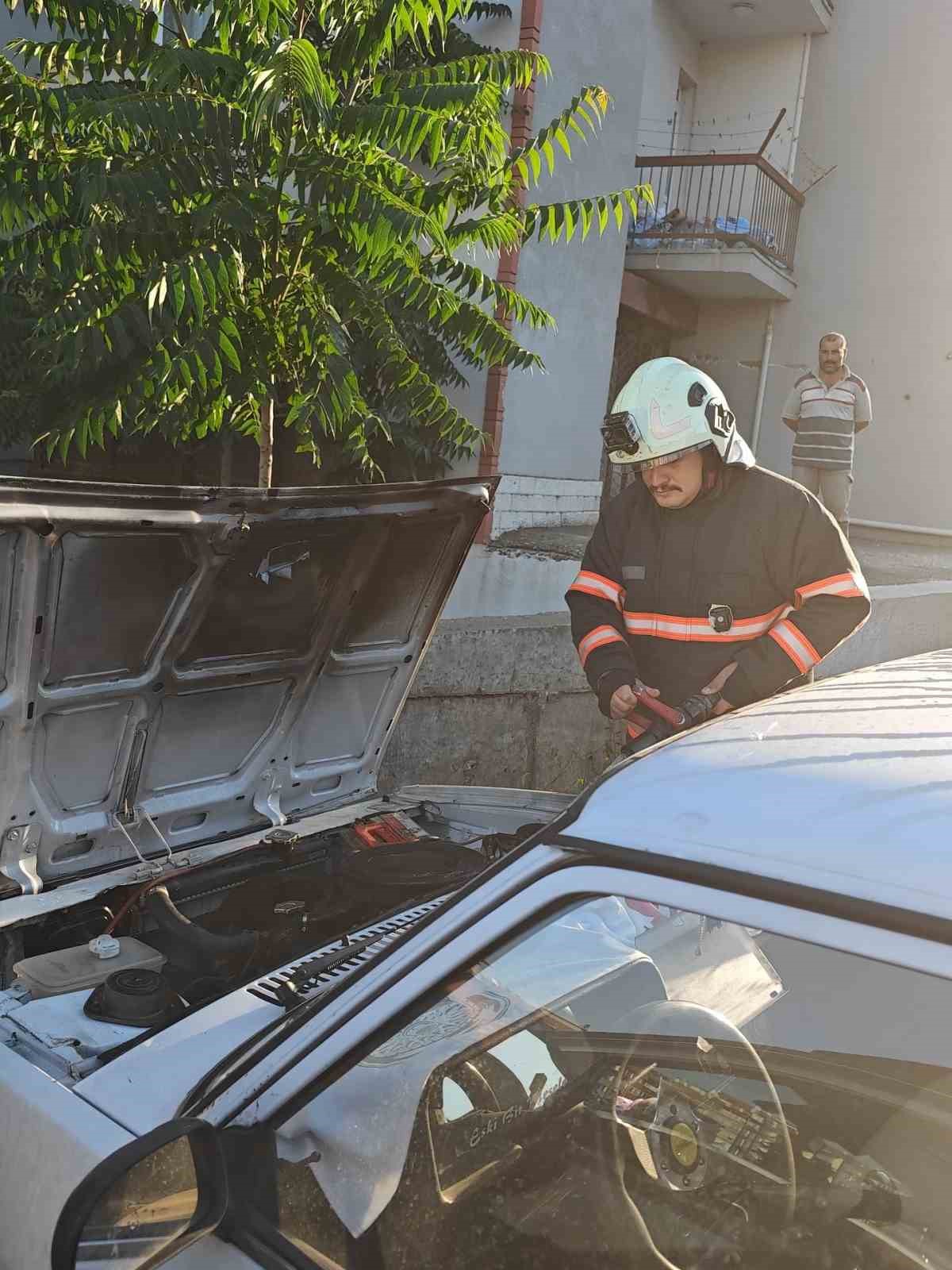 Fiat-Tofaş otomobil alevlere teslim oldu
