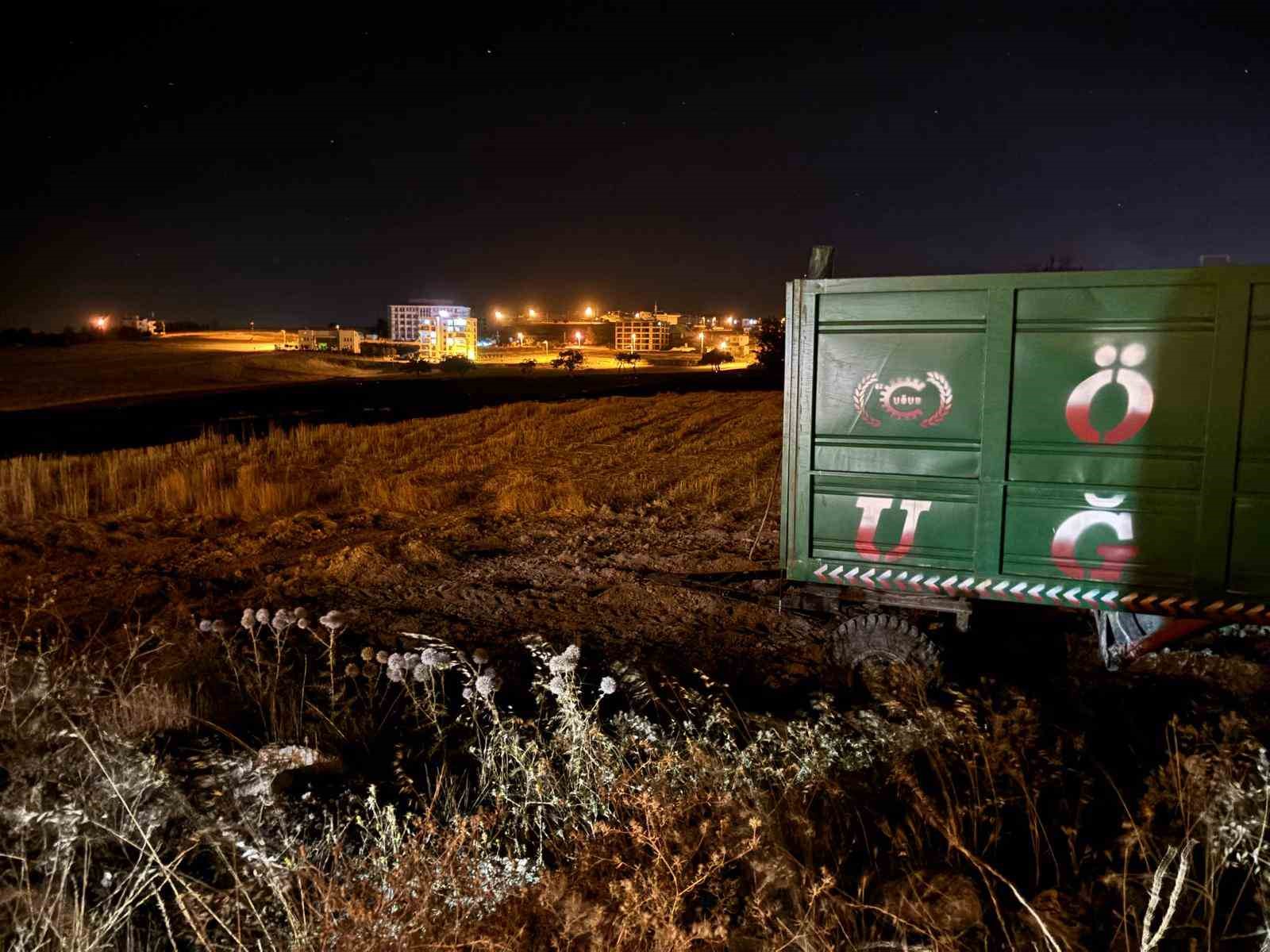 Anız yangınında ağa&ccedil;lar, direkler ve kablolar zarar g&ouml;rd&uuml;
