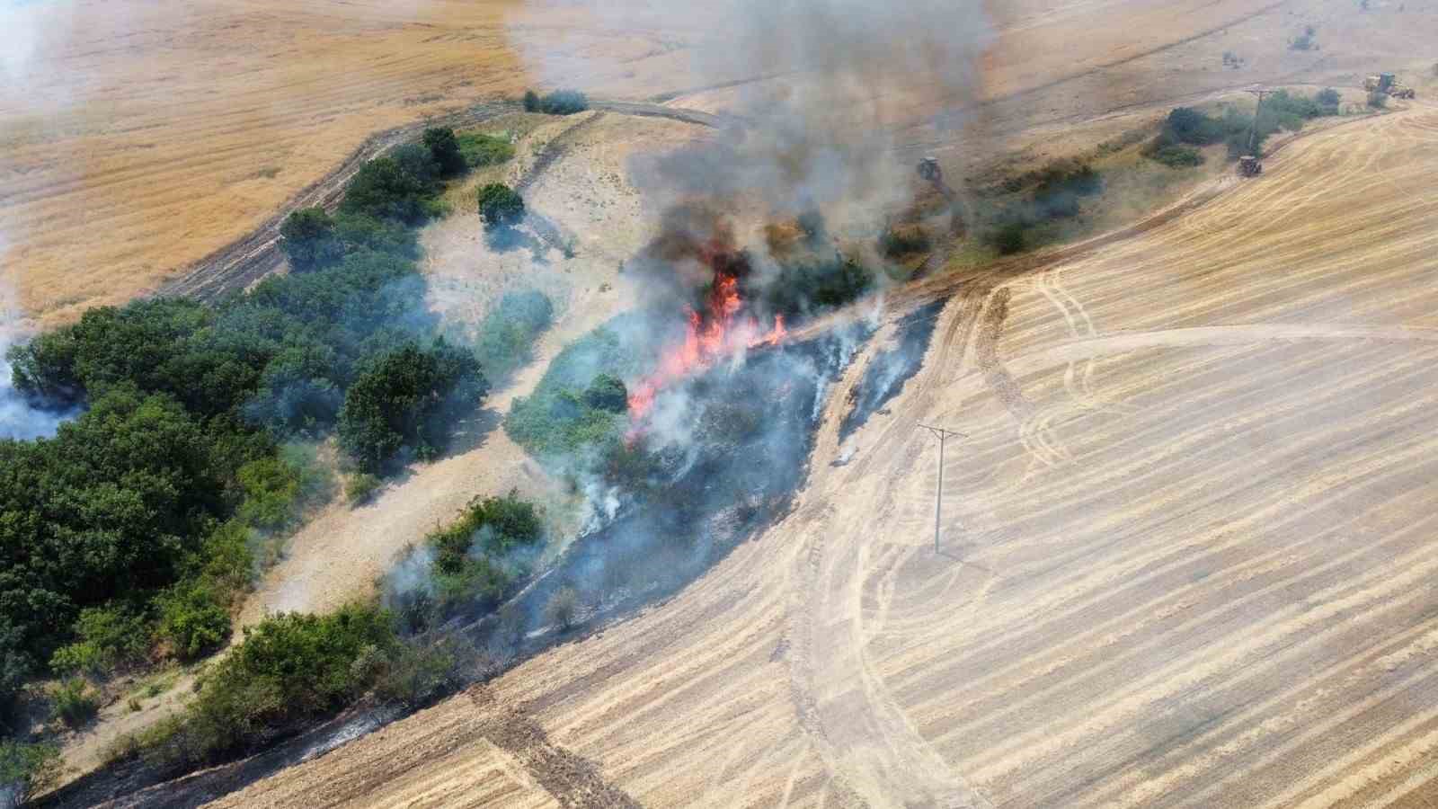 Edirne&rsquo;de tarlada &ccedil;ıkan yangın s&ouml;nd&uuml;r&uuml;ld&uuml;
