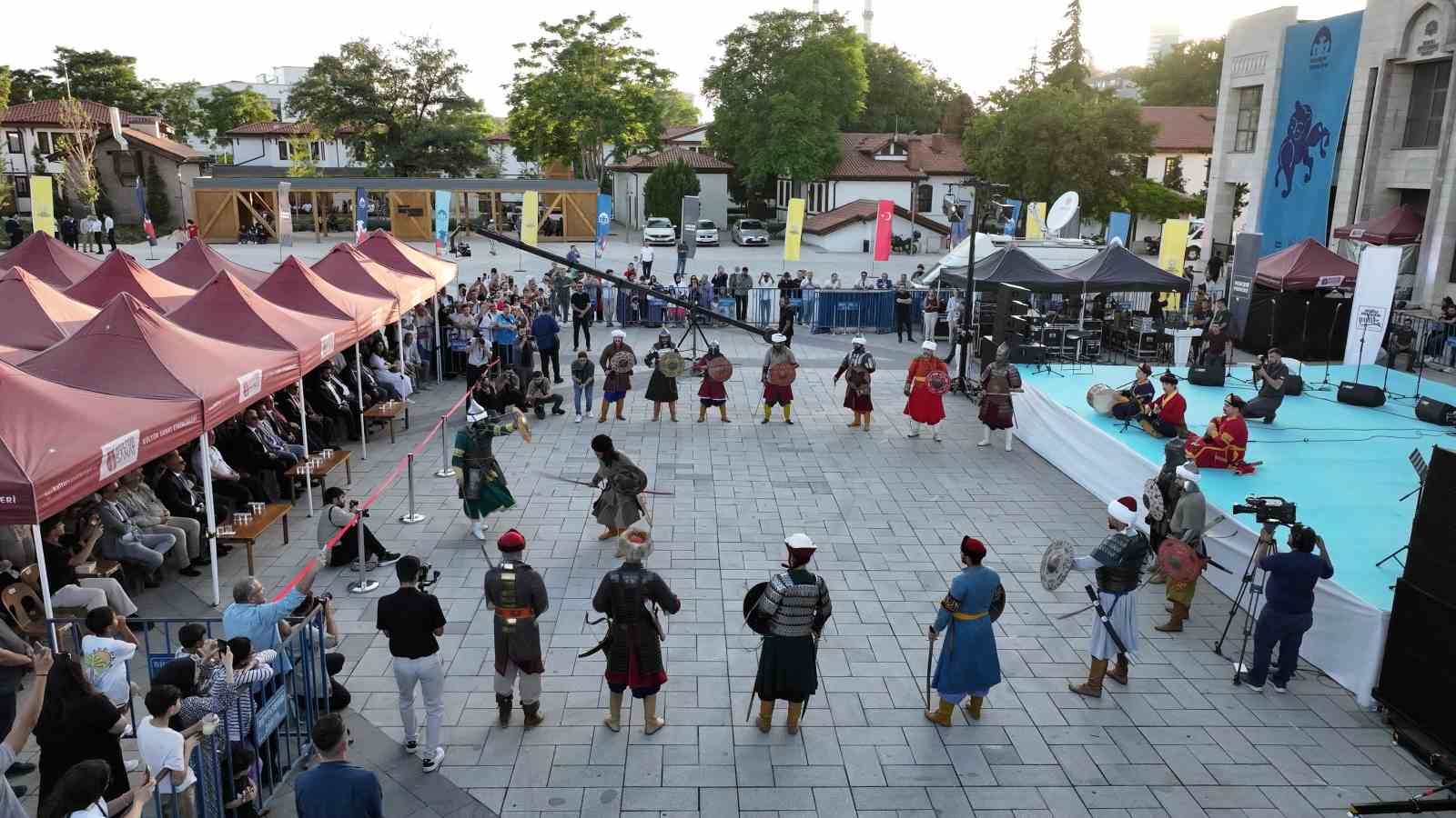 Konya&rsquo;nın dar&uuml;lm&uuml;lk oluşunun 928. yıl d&ouml;n&uuml;m&uuml; coşkuyla kutlandı
