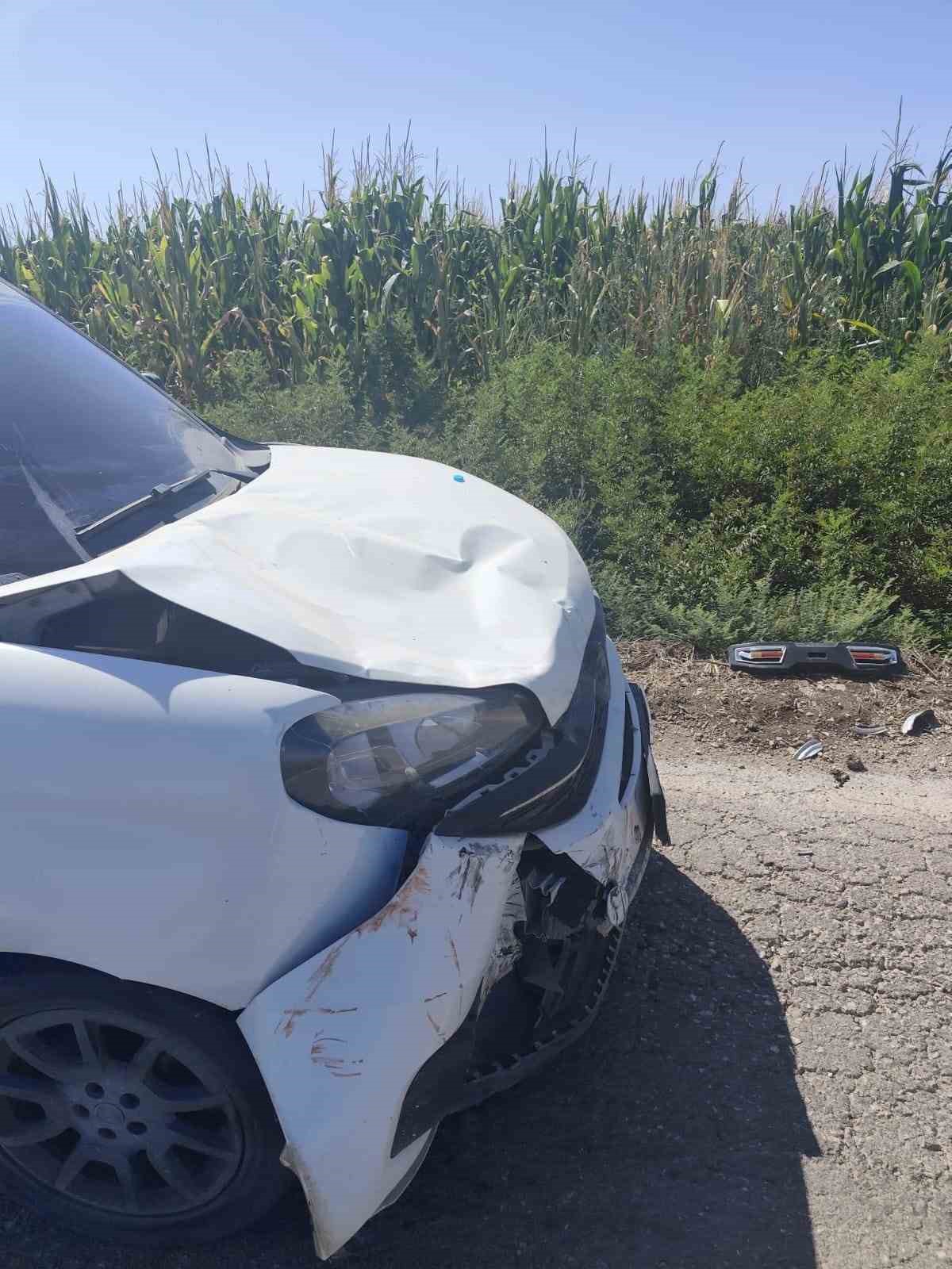 Hafif ticari ara&ccedil;la motosiklet &ccedil;arpıştı: 2 &ouml;l&uuml;
