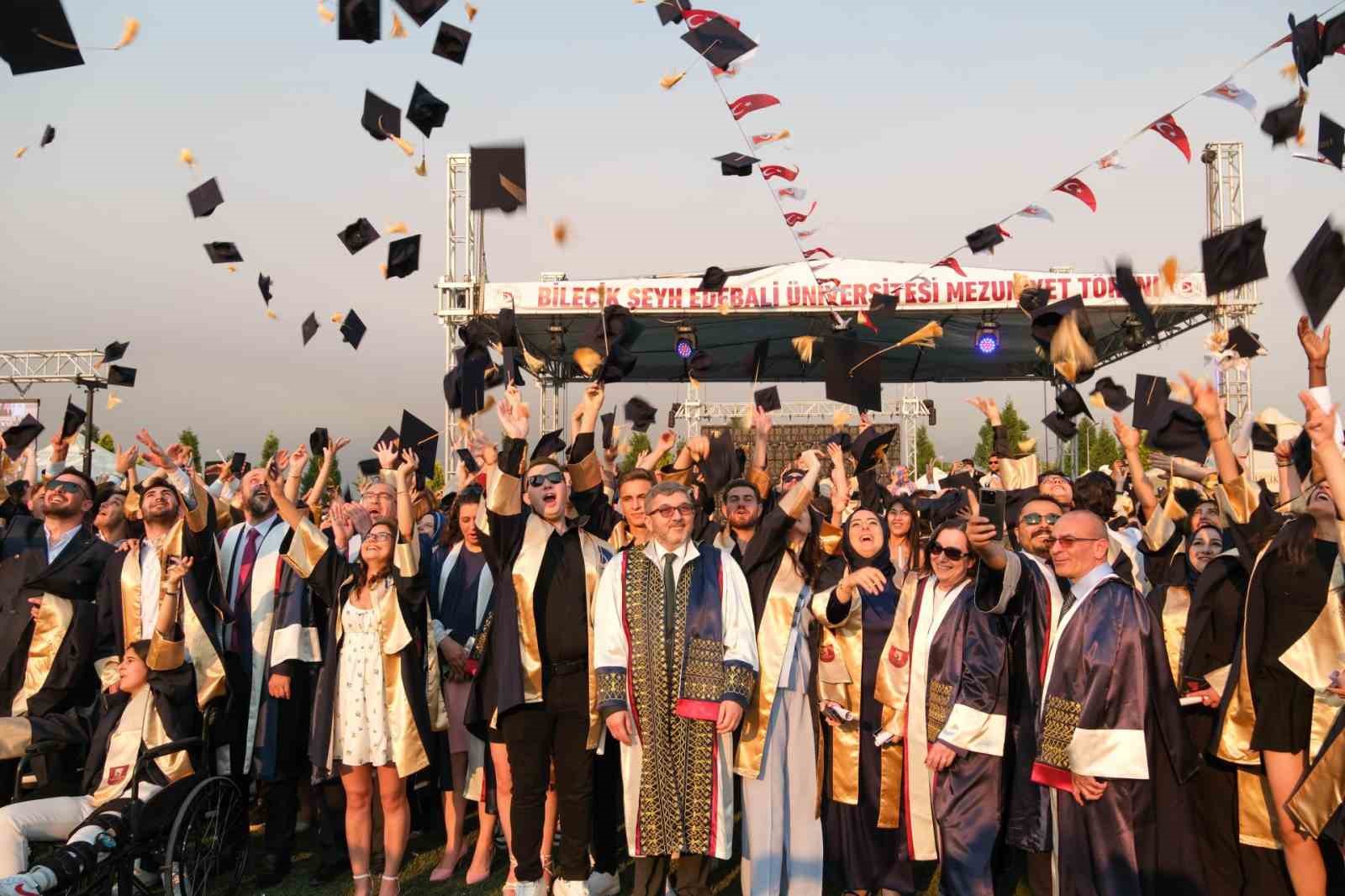 Bilecik Şeyh Edebali Üniversitesi’nde mezuniyet coşkusu