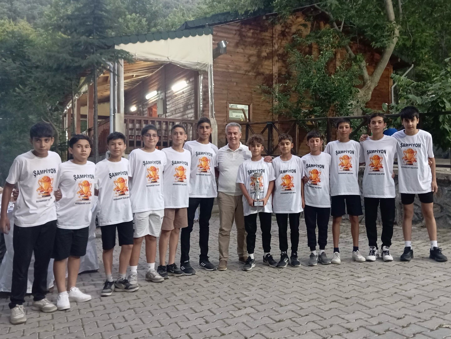 Başkan Erol şampiyon sporcuları ağırladı
