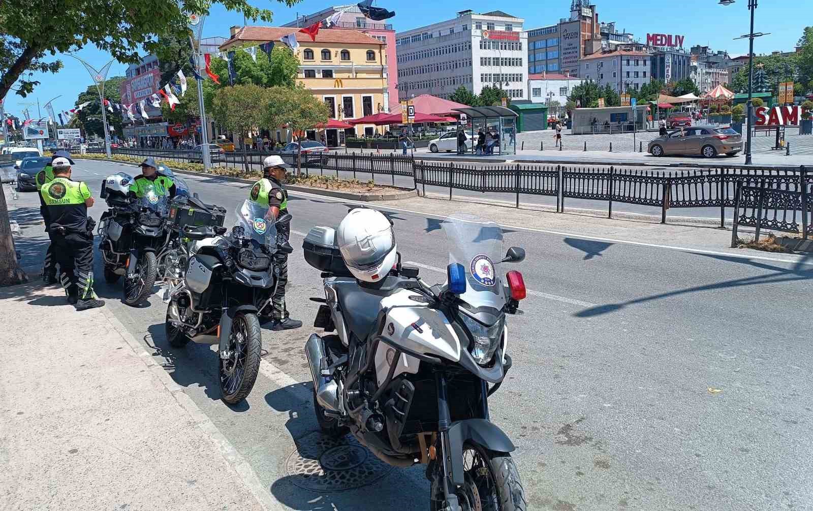 Bariyerleri aşıp trafiğe atlayan yayalara ceza yağdı
