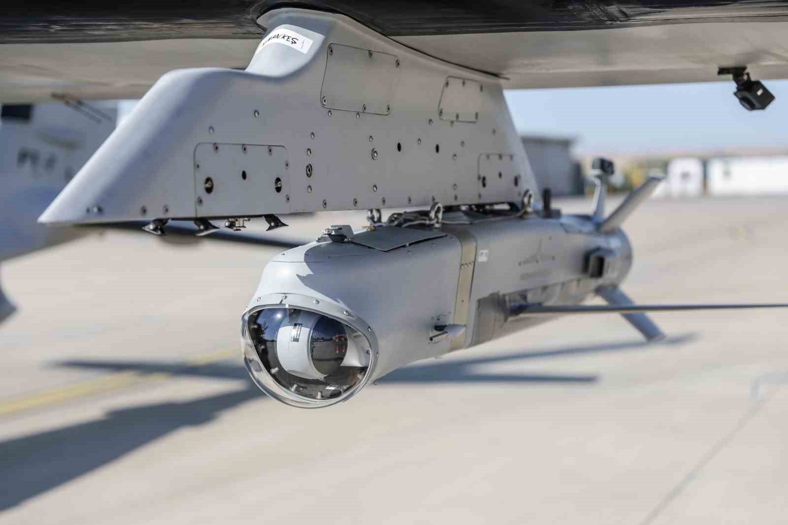 Bayraktar AKINCI’dan atılan KEMANKEŞ 1 hava hedeflerini tam isabetle vurdu