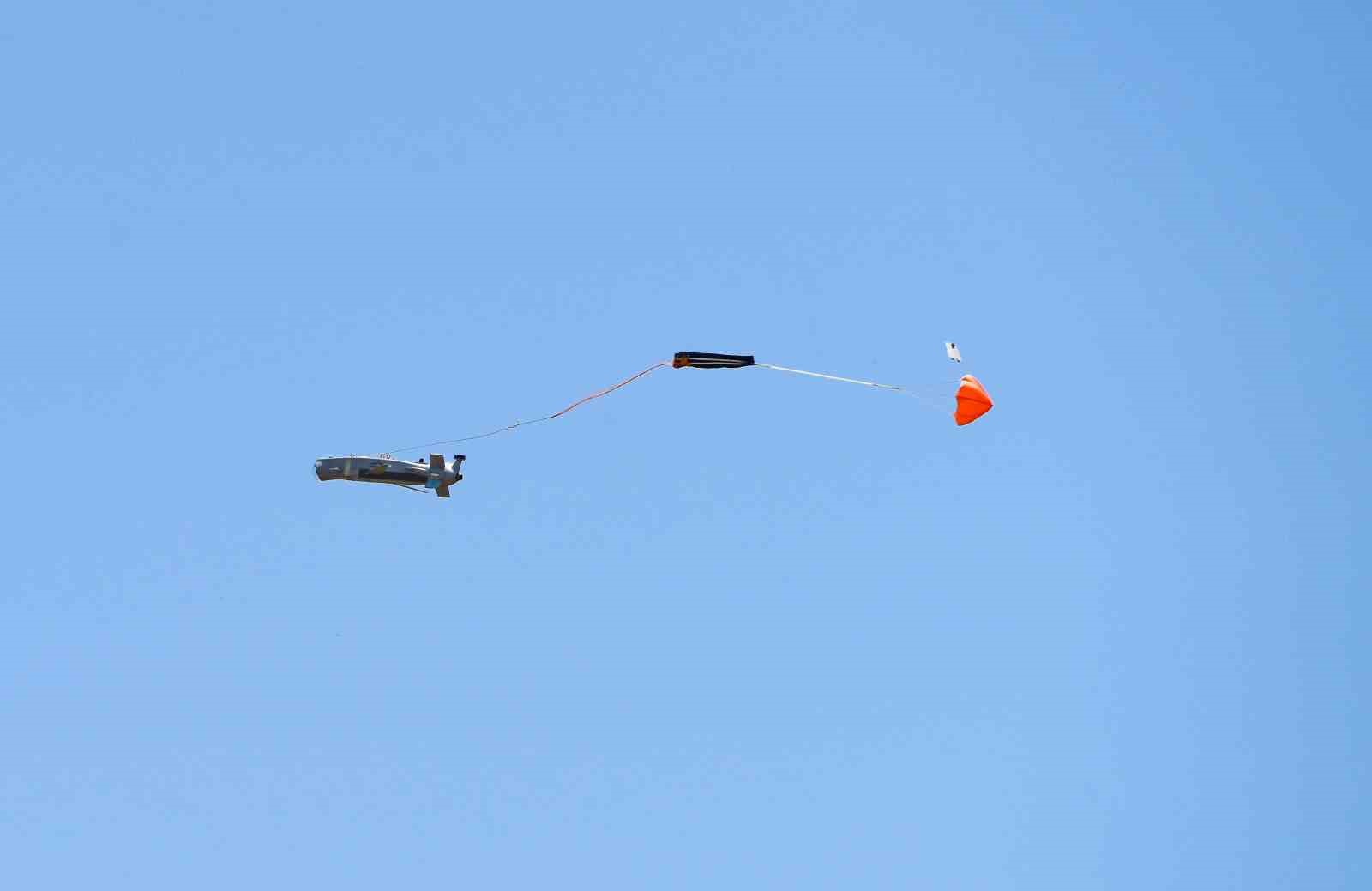 Bayraktar AKINCI&rsquo;dan atılan KEMANKEŞ 1 hava hedeflerini tam isabetle vurdu
