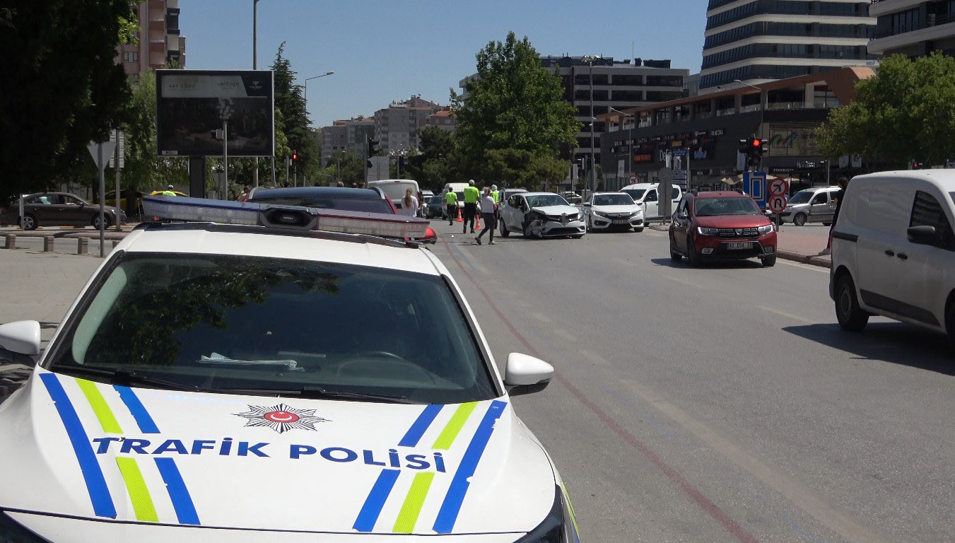 Konya’da hatalı dönüş kazası: 3 yaralı